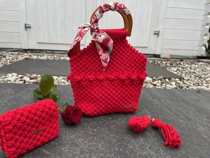 Sac rouge avec anses 